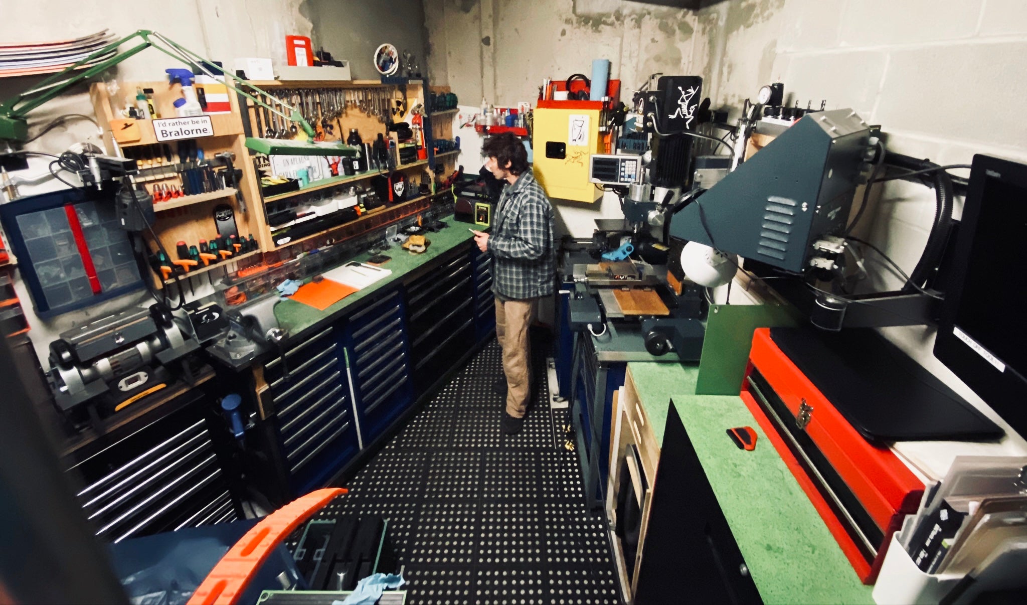 Gear Caving With Hoji - Tight Gear Tuesday #1